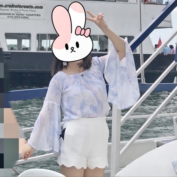 Hollister off shoulder Bell Sleeve Top - Picture 2 of 5